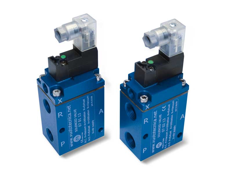 Servo-controlled 3-way vacuum solenoid valves with low absorption electric coil