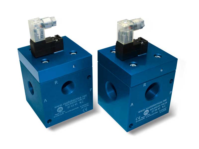 Direct drive 3-way vacuum solenoid valves with low absorption electric coil
